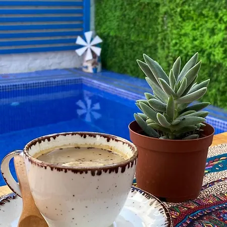 Hera Alacati Bed & Breakfast *